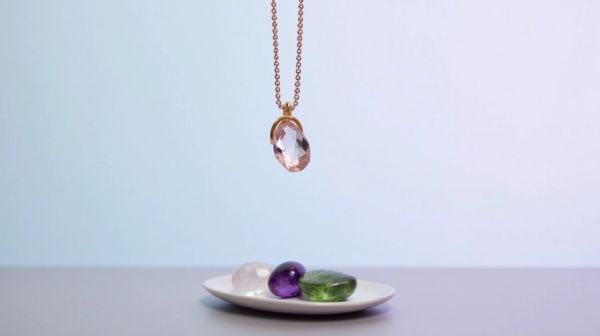 Quartz rose, améthyste, aventurine : ce que dit la couleur de votre collier