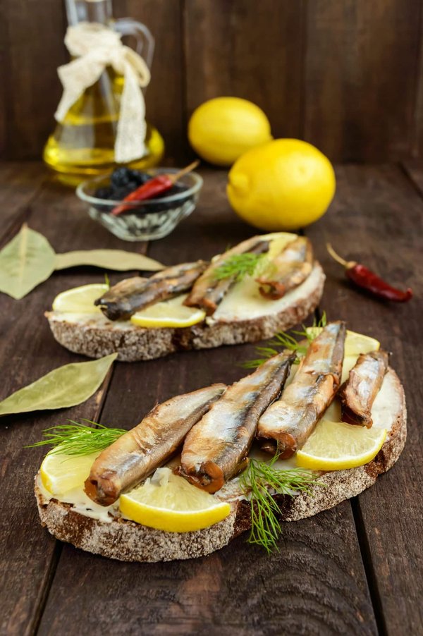 Comment réussir à porter une capeline avec une tenue d'été légère?